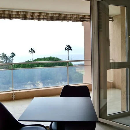 Vue Et Proche Plages * Cannes